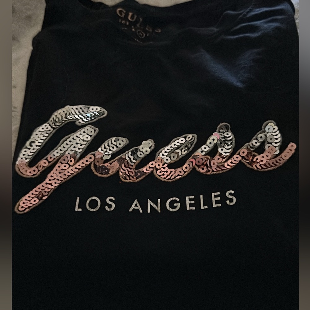 Selling this guess shirt